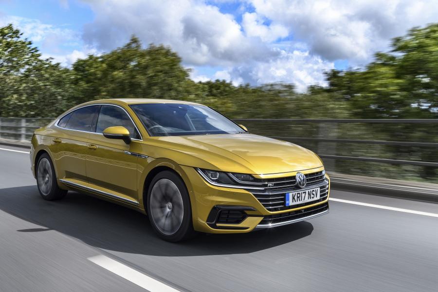  Volkswagen Arteon 4Motion R-Line 2017 года  (UK) (фото 24 из 41)